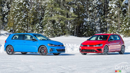 Comparaison: Volkswagen GTI 2019 vs Volkswagen Golf R 2019… sur glace !